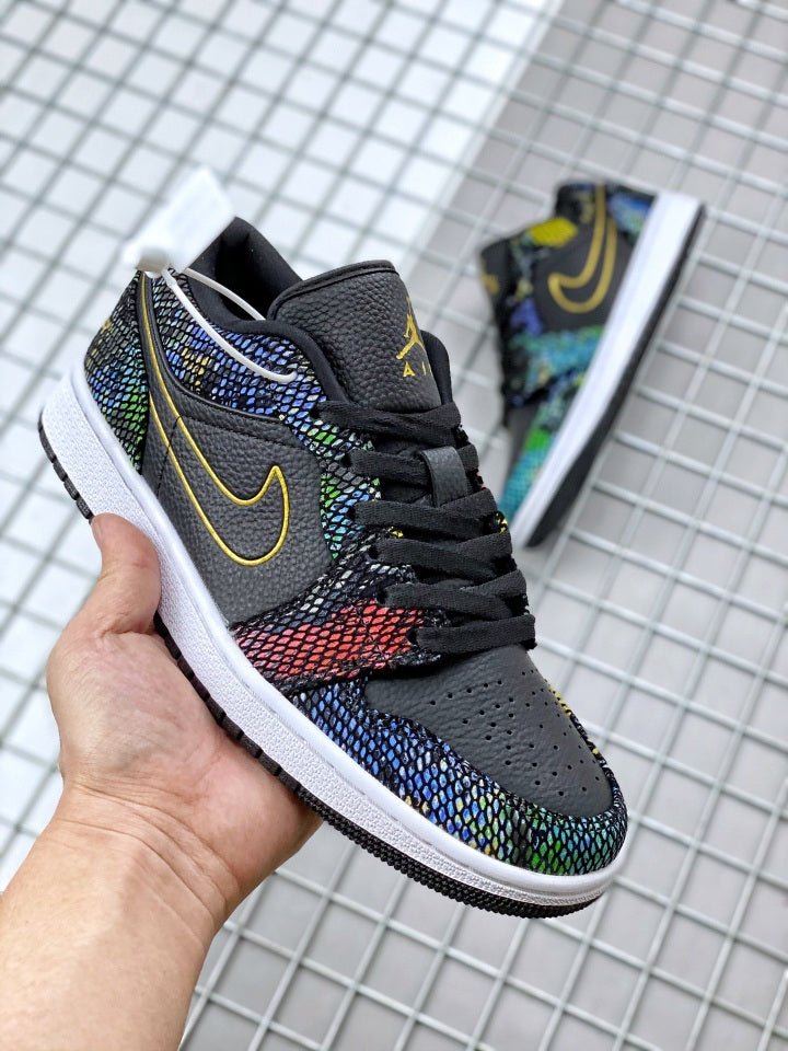 JORDAN 1 LOW x MULTICOLOR SNAKESKIN - Phantom Kicks