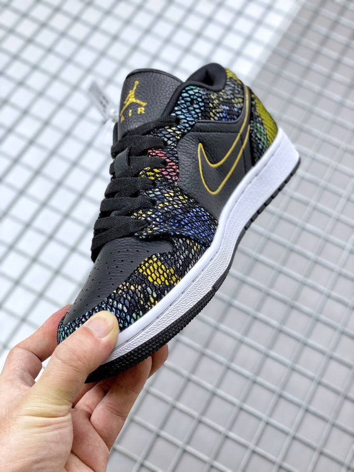 JORDAN 1 LOW x MULTICOLOR SNAKESKIN - Phantom Kicks