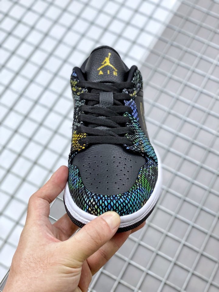 JORDAN 1 LOW x MULTICOLOR SNAKESKIN - Phantom Kicks
