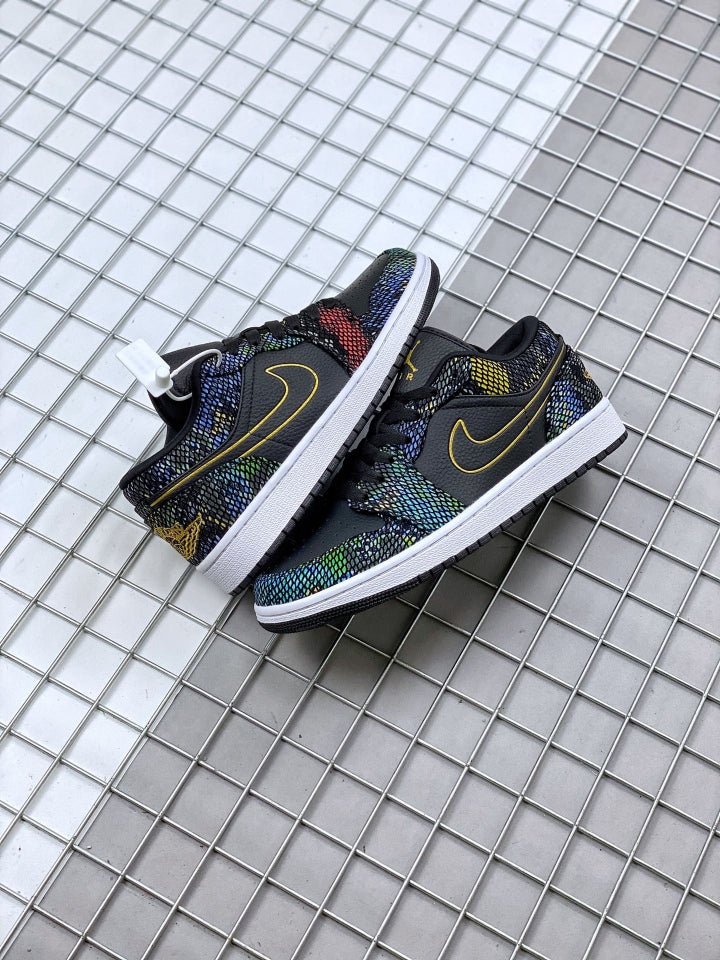 JORDAN 1 LOW x MULTICOLOR SNAKESKIN - Phantom Kicks