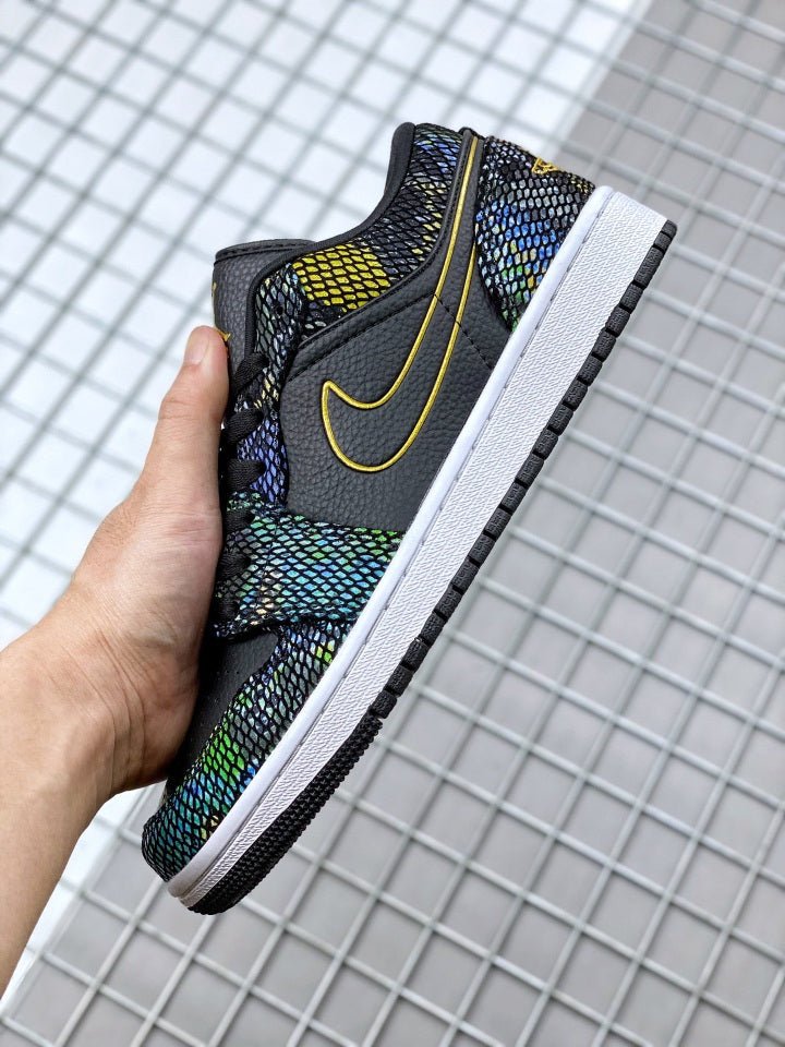 JORDAN 1 LOW x MULTICOLOR SNAKESKIN - Phantom Kicks
