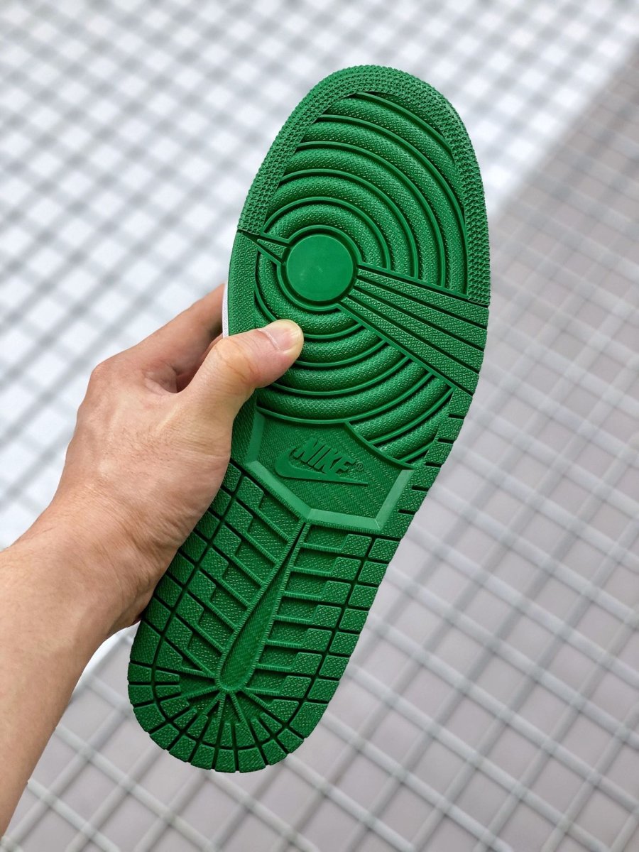 JORDAN 1 LOW x PINE GREEN - Phantom Kicks