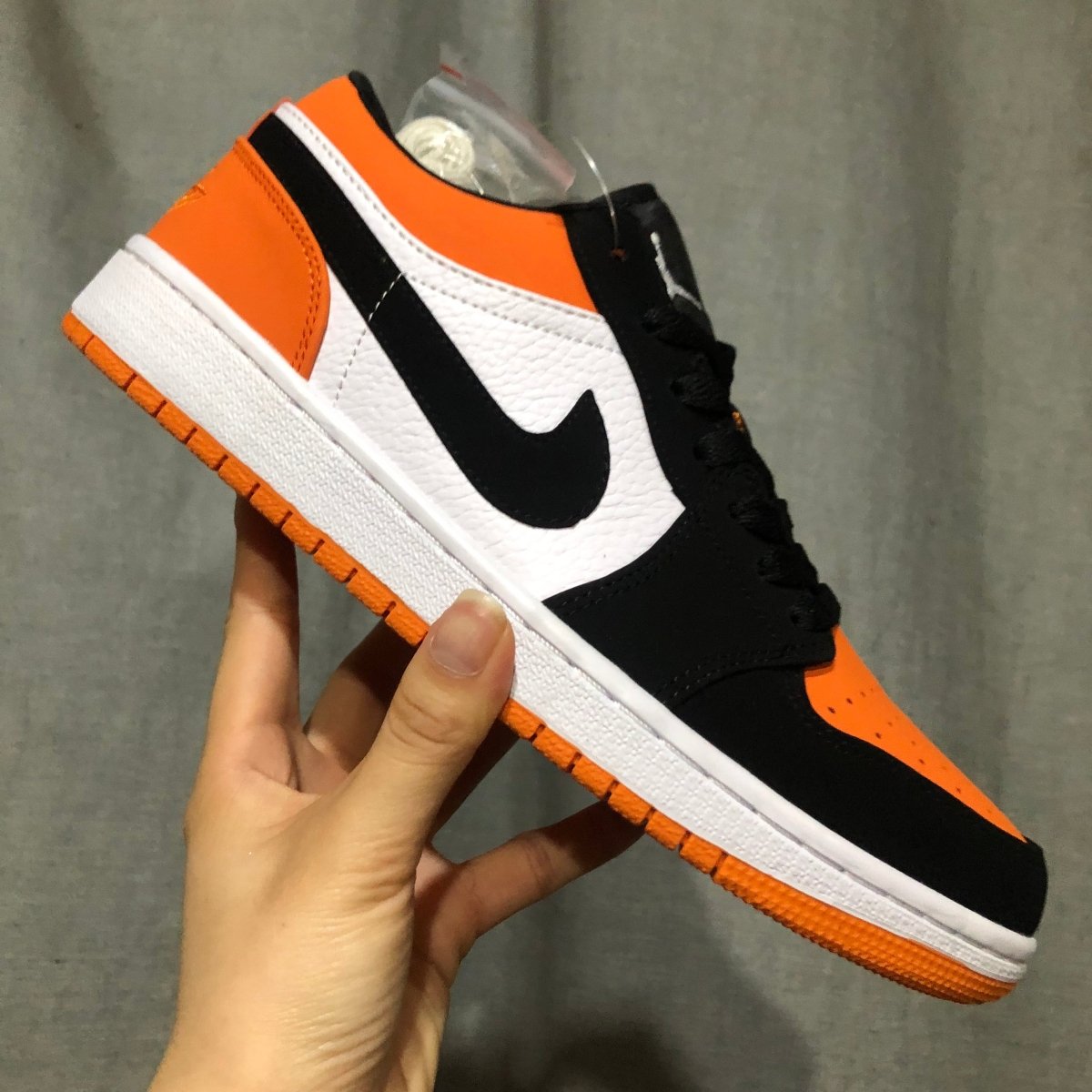 JORDAN 1 LOW x SHATTERED BACKBOARD - Phantom Kicks