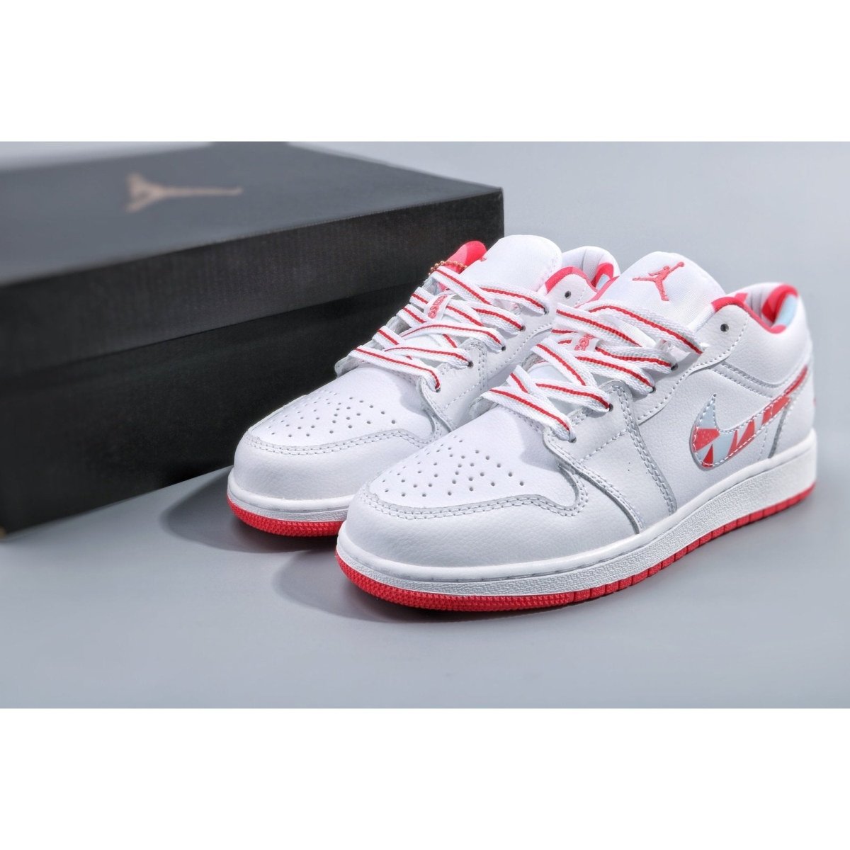 JORDAN 1 LOW x TOPAZ MIST - Phantom Kicks