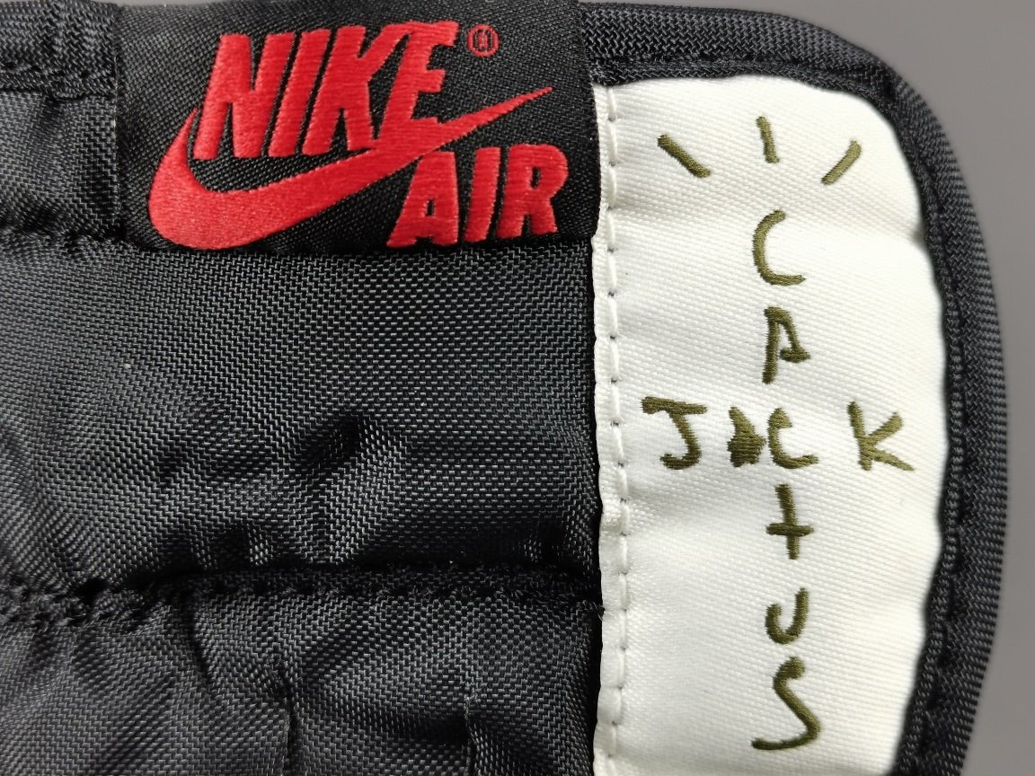 JORDAN 1 LOW x TRAVIS SCOTT OLIVE - Phantom Kicks