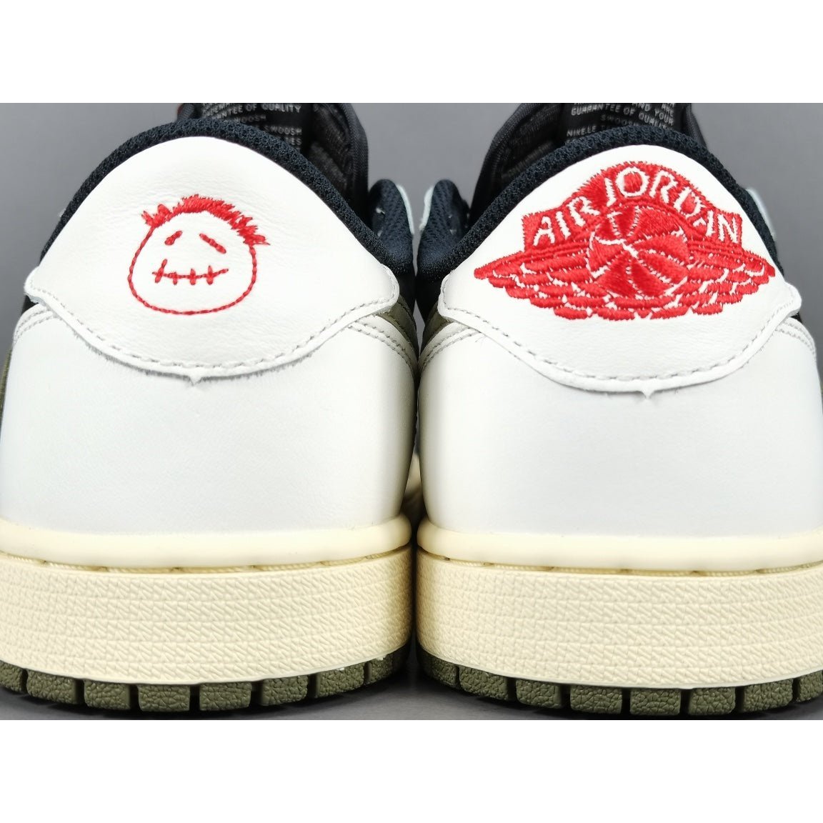 JORDAN 1 LOW x TRAVIS SCOTT OLIVE - Phantom Kicks