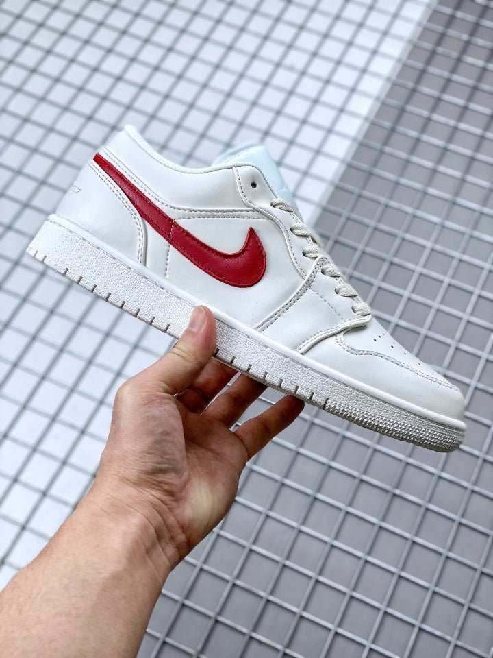 JORDAN 1 LOW x WHITE UNIVERSITY RED - Phantom Kicks