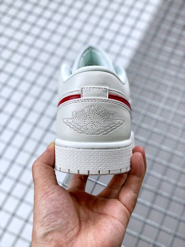 JORDAN 1 LOW x WHITE UNIVERSITY RED - Phantom Kicks