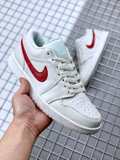 JORDAN 1 LOW x WHITE UNIVERSITY RED - Phantom Kicks