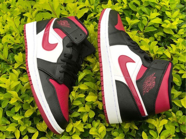 JORDAN 1 MID x BRED TOE - Phantom Kicks