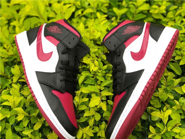JORDAN 1 MID x BRED TOE - Phantom Kicks