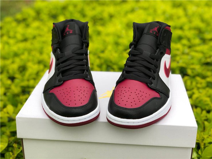 JORDAN 1 MID x BRED TOE - Phantom Kicks