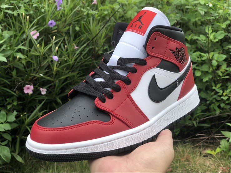 JORDAN 1 MID x CHICAGO BLACK TOE - Phantom Kicks