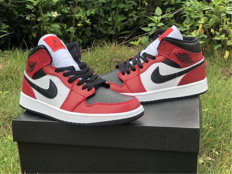 JORDAN 1 MID x CHICAGO BLACK TOE - Phantom Kicks