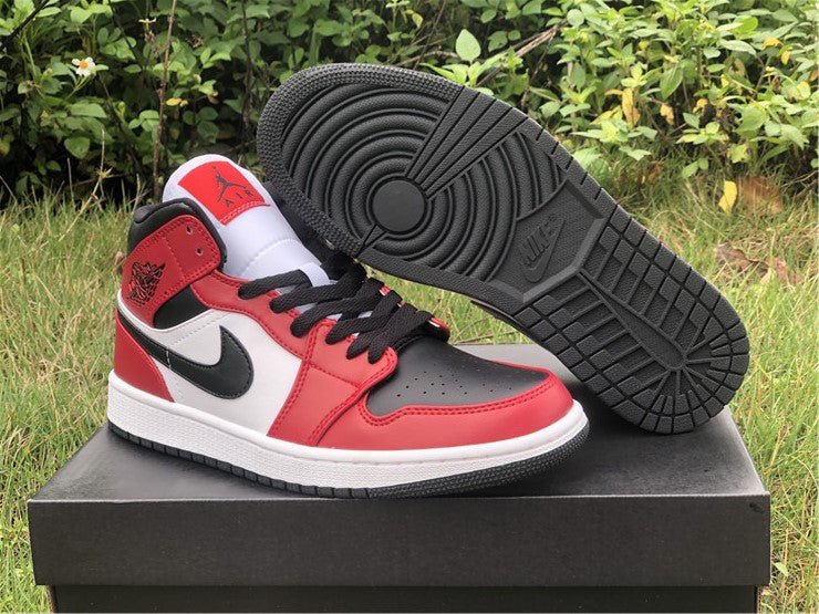 JORDAN 1 MID x CHICAGO BLACK TOE - Phantom Kicks