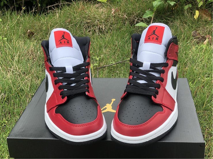 JORDAN 1 MID x CHICAGO BLACK TOE - Phantom Kicks