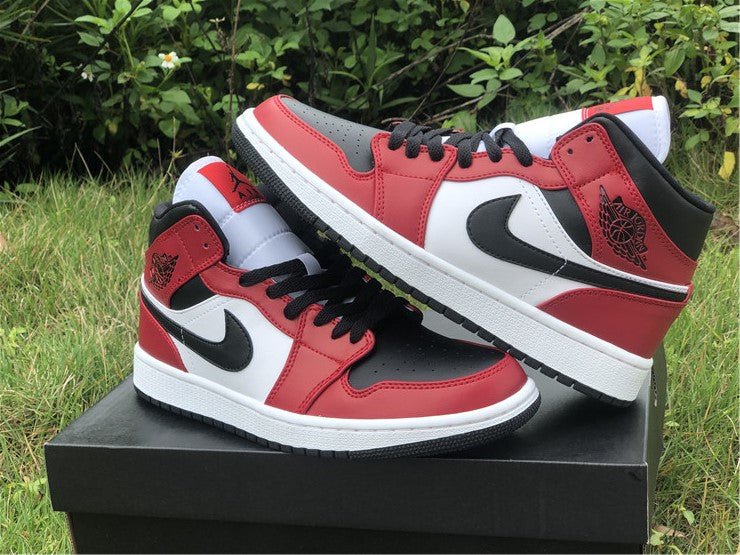 JORDAN 1 MID x CHICAGO BLACK TOE - Phantom Kicks