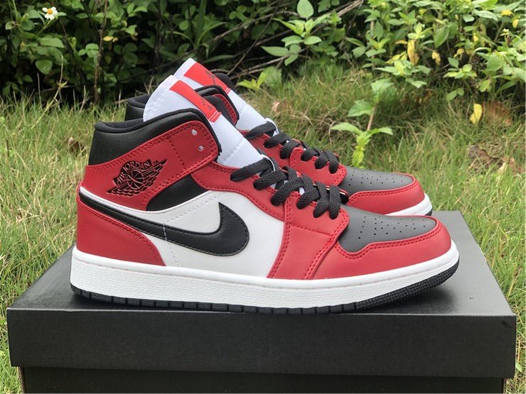 JORDAN 1 MID x CHICAGO BLACK TOE - Phantom Kicks