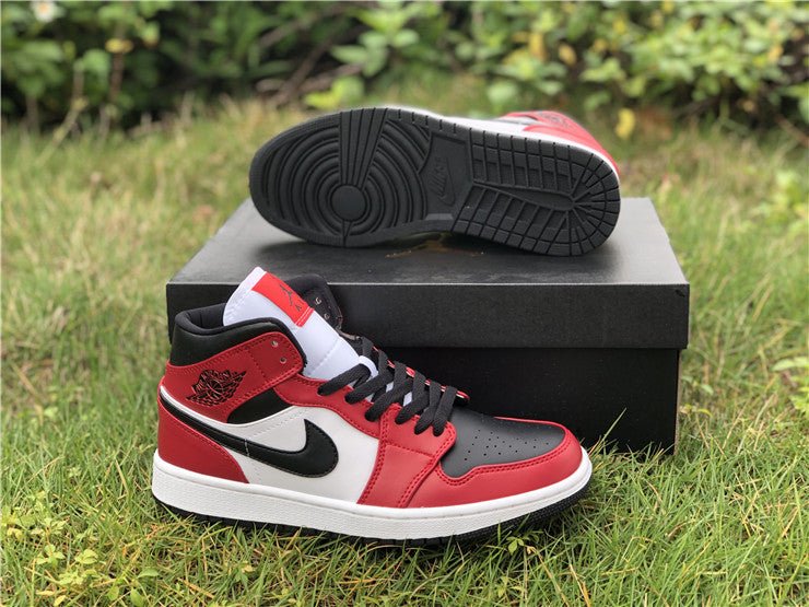 JORDAN 1 MID x CHICAGO BLACK TOE - Phantom Kicks