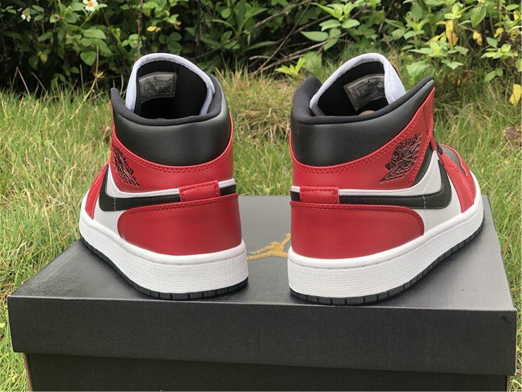 JORDAN 1 MID x CHICAGO BLACK TOE - Phantom Kicks