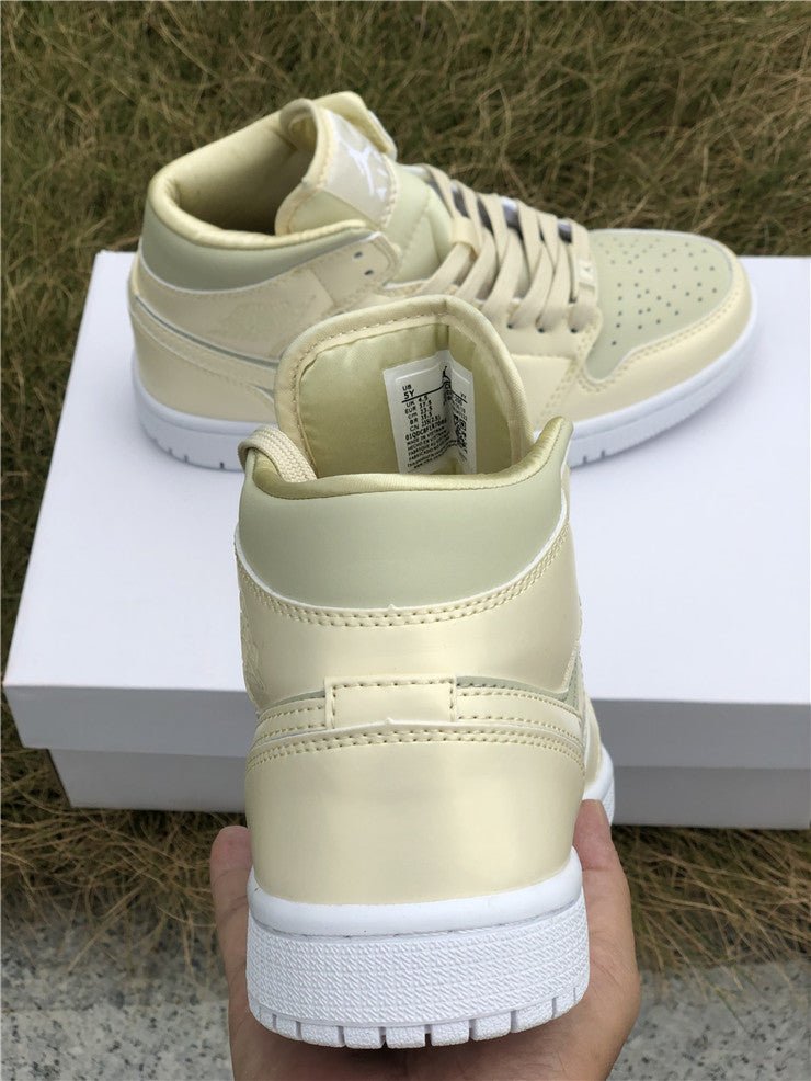 JORDAN 1 MID x GOOSE FEATHER YELLOW - Phantom Kicks