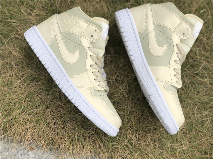 JORDAN 1 MID x GOOSE FEATHER YELLOW - Phantom Kicks