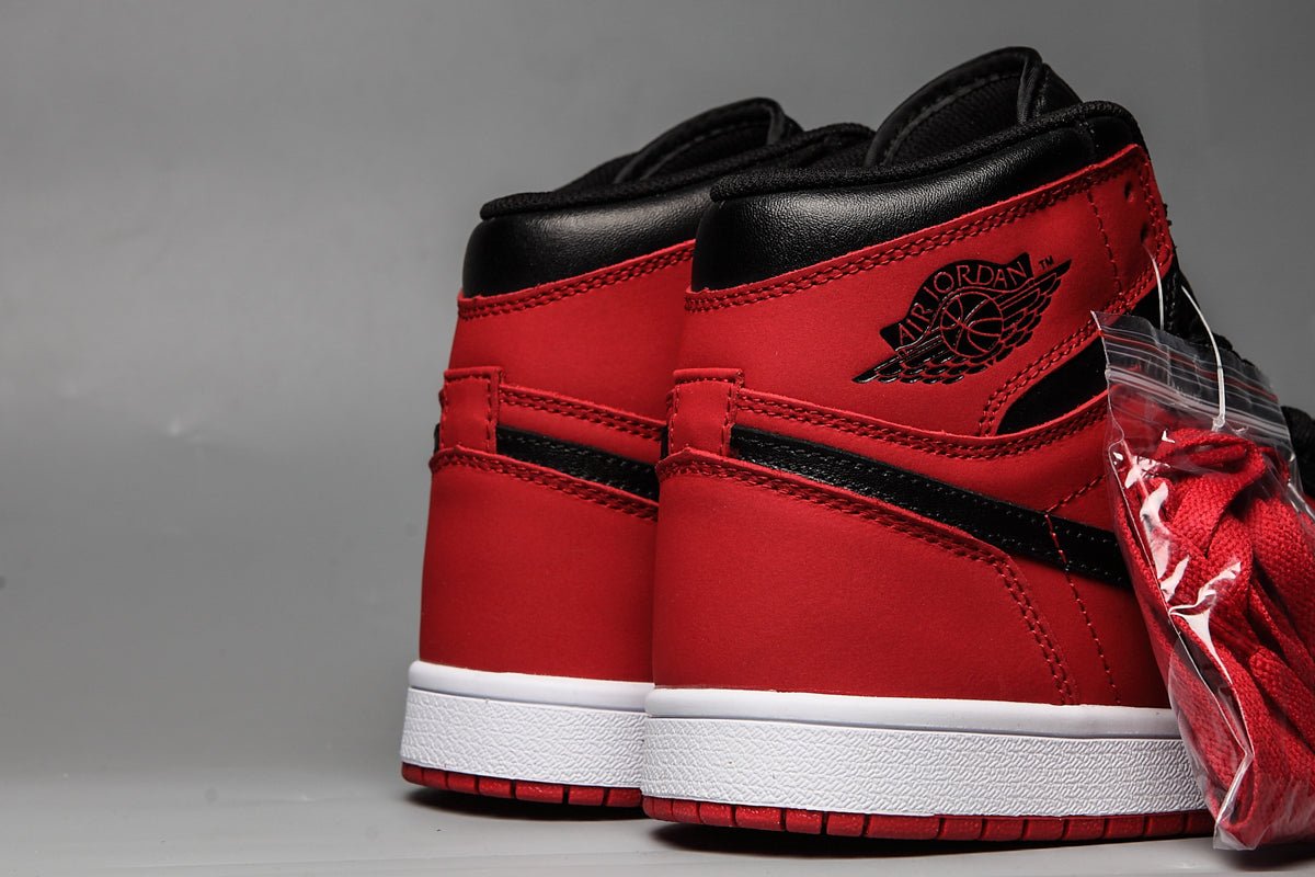 JORDAN 1 MID x GYM RED BLACK - Phantom Kicks