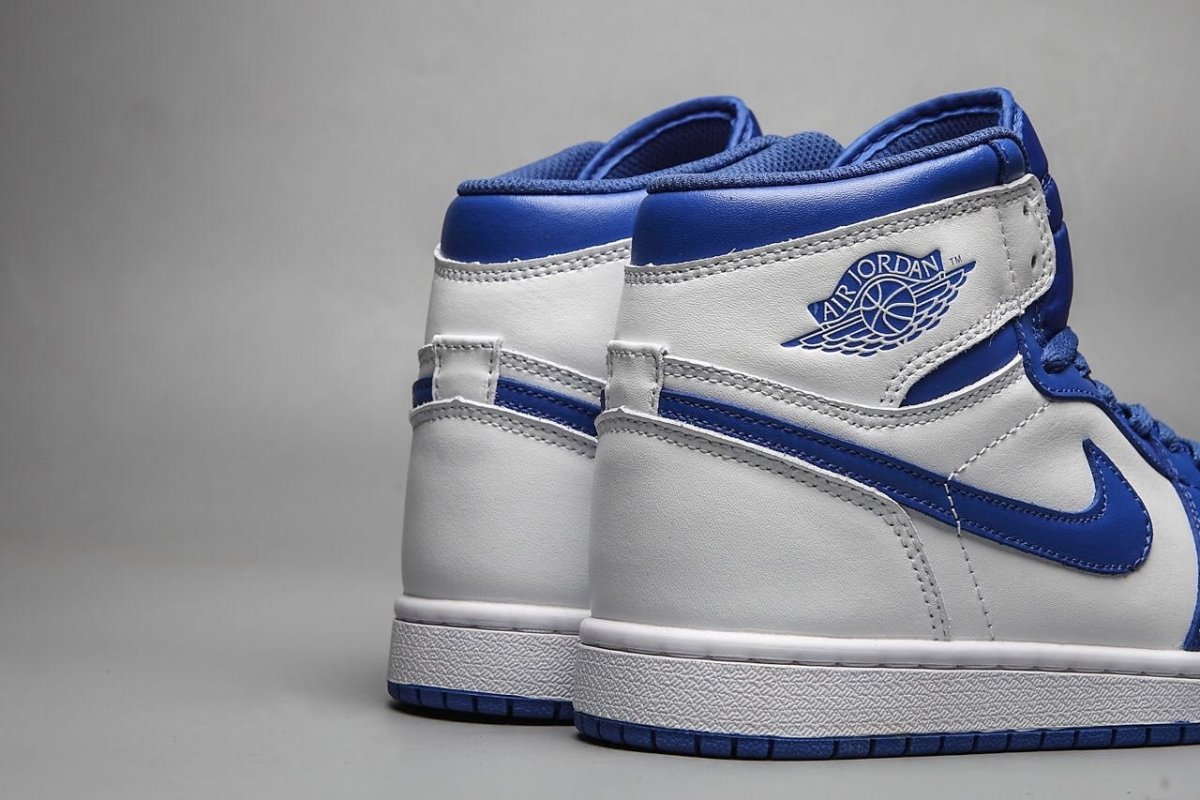 JORDAN 1 MID x HYPER ROYAL - Phantom Kicks