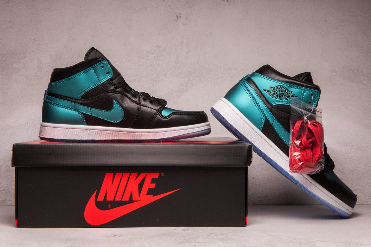 JORDAN 1 MID x IRIDESCENT BLACK - Phantom Kicks