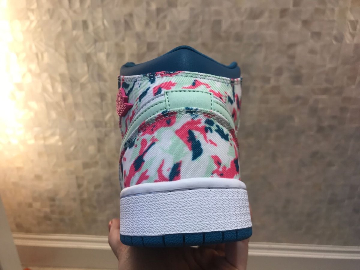 JORDAN 1 MID x PAINT STROKE - Phantom Kicks