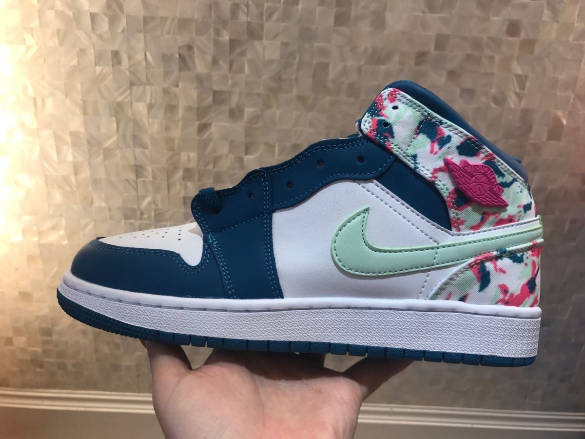 JORDAN 1 MID x PAINT STROKE - Phantom Kicks