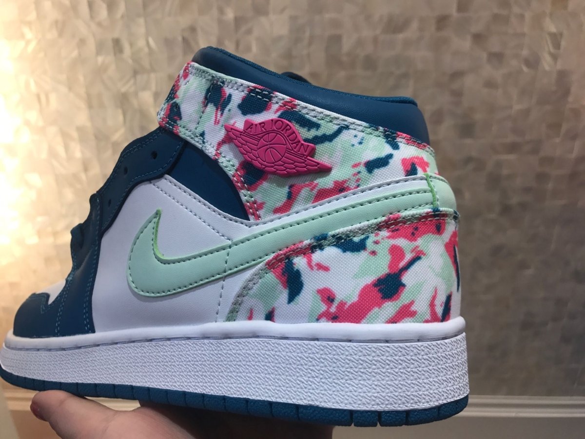 JORDAN 1 MID x PAINT STROKE - Phantom Kicks