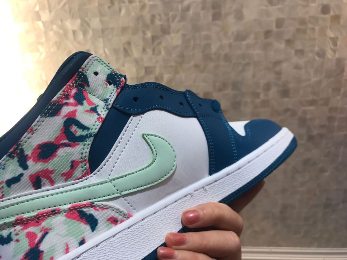 JORDAN 1 MID x PAINT STROKE - Phantom Kicks