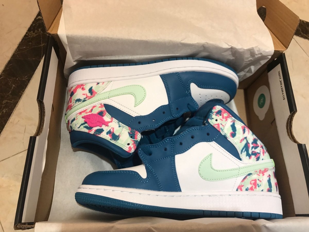 JORDAN 1 MID x PAINT STROKE - Phantom Kicks