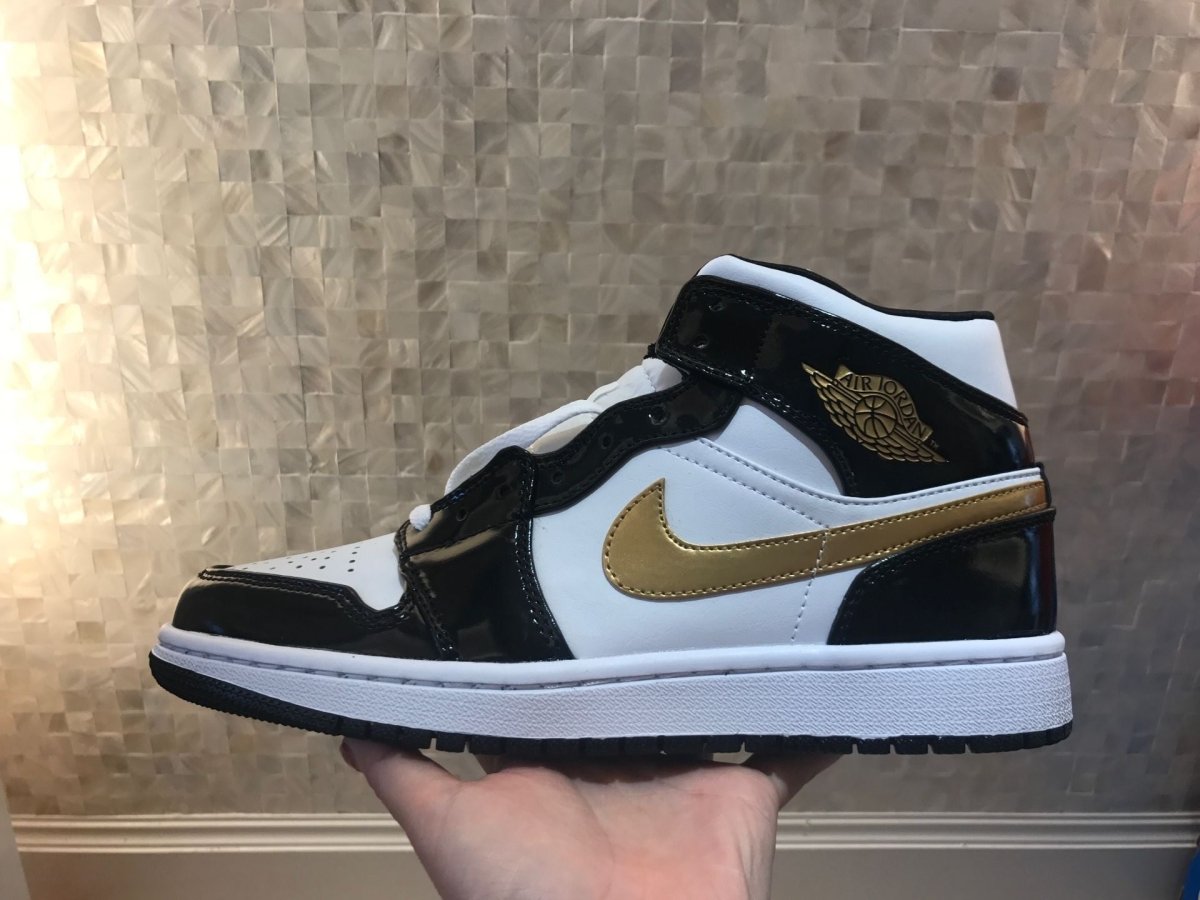 JORDAN 1 MID x PATENT BLACK WHITE GOLD - Phantom Kicks