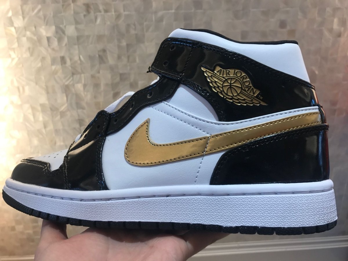 JORDAN 1 MID x PATENT BLACK WHITE GOLD - Phantom Kicks