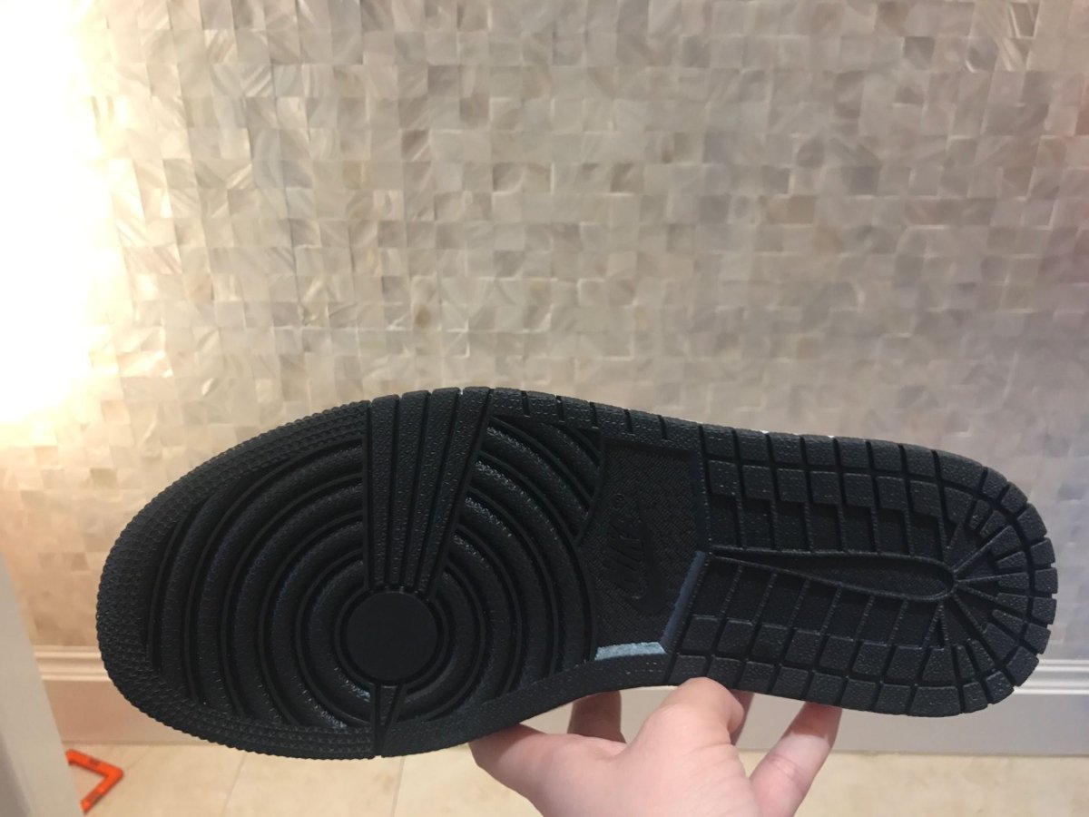 JORDAN 1 MID x PATENT BLACK WHITE GOLD - Phantom Kicks