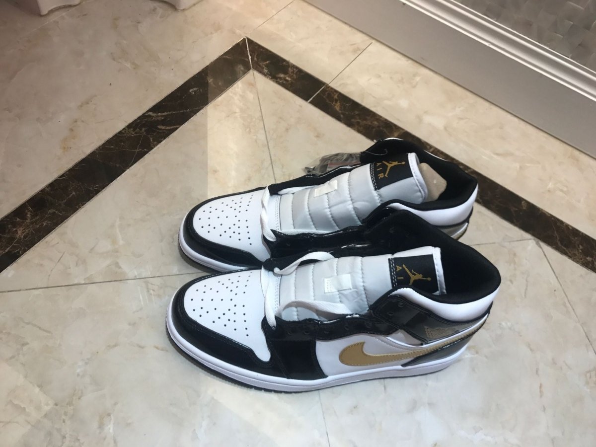 JORDAN 1 MID x PATENT BLACK WHITE GOLD - Phantom Kicks