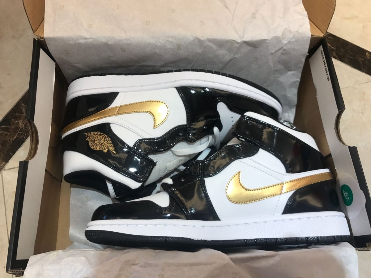 JORDAN 1 MID x PATENT BLACK WHITE GOLD - Phantom Kicks