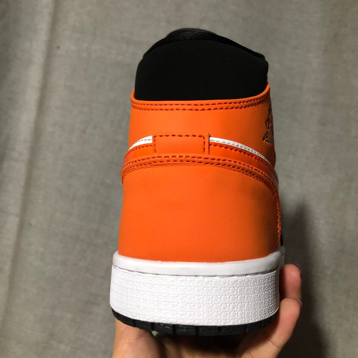 JORDAN 1 MID x SHATTERED BACKBOARD - Phantom Kicks