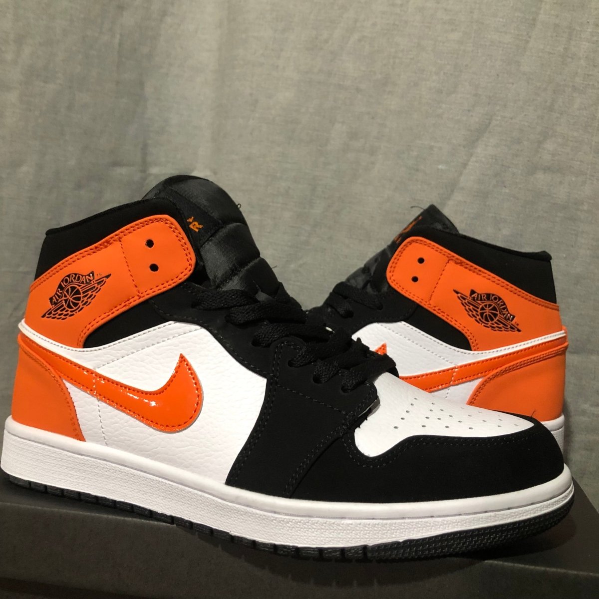 JORDAN 1 MID x SHATTERED BACKBOARD - Phantom Kicks