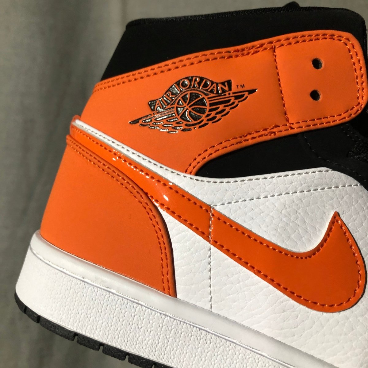 JORDAN 1 MID x SHATTERED BACKBOARD - Phantom Kicks