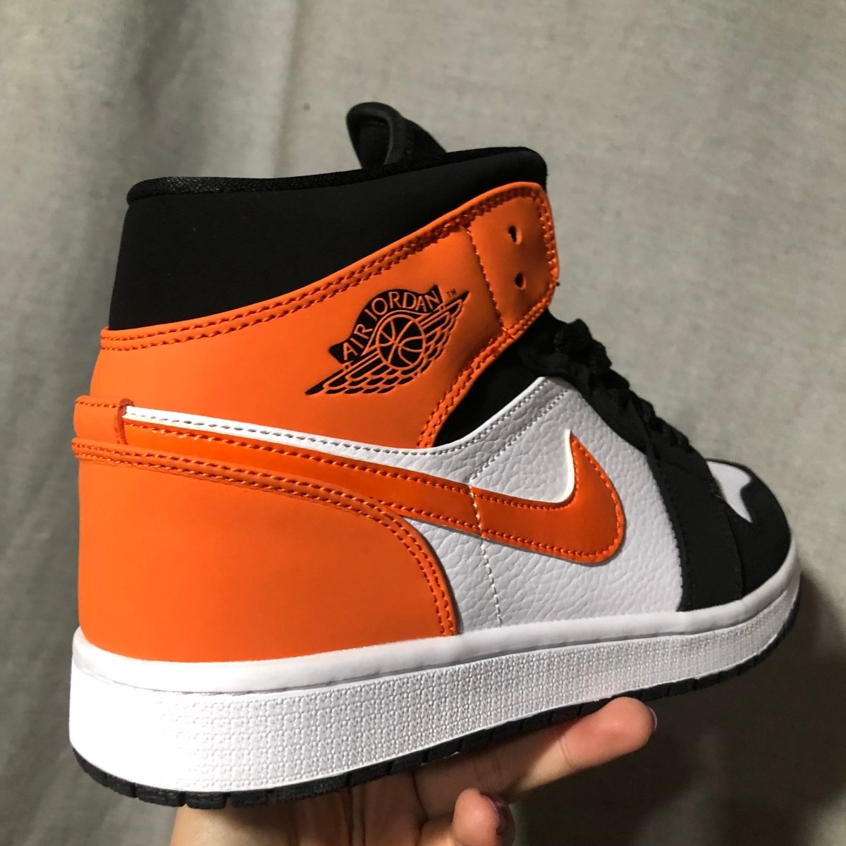 JORDAN 1 MID x SHATTERED BACKBOARD - Phantom Kicks