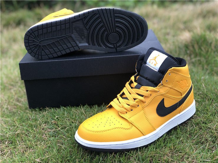 JORDAN 1 MID x UNIVERSITY GOLD BLACK - Phantom Kicks
