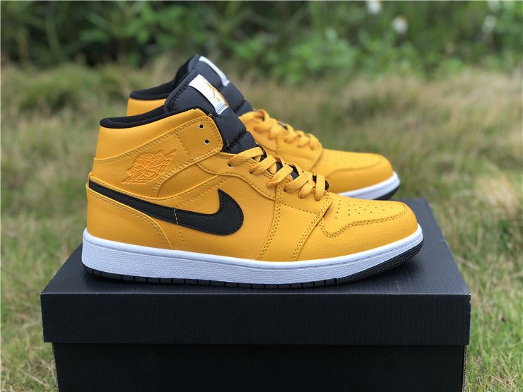 JORDAN 1 MID x UNIVERSITY GOLD BLACK - Phantom Kicks