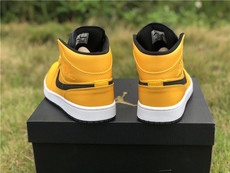 JORDAN 1 MID x UNIVERSITY GOLD BLACK - Phantom Kicks