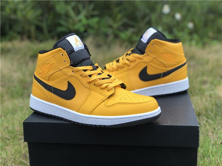 JORDAN 1 MID x UNIVERSITY GOLD BLACK - Phantom Kicks
