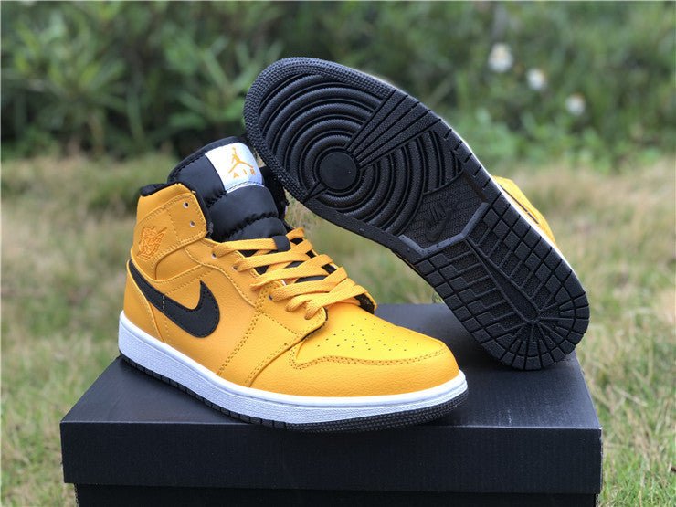 JORDAN 1 MID x UNIVERSITY GOLD BLACK - Phantom Kicks