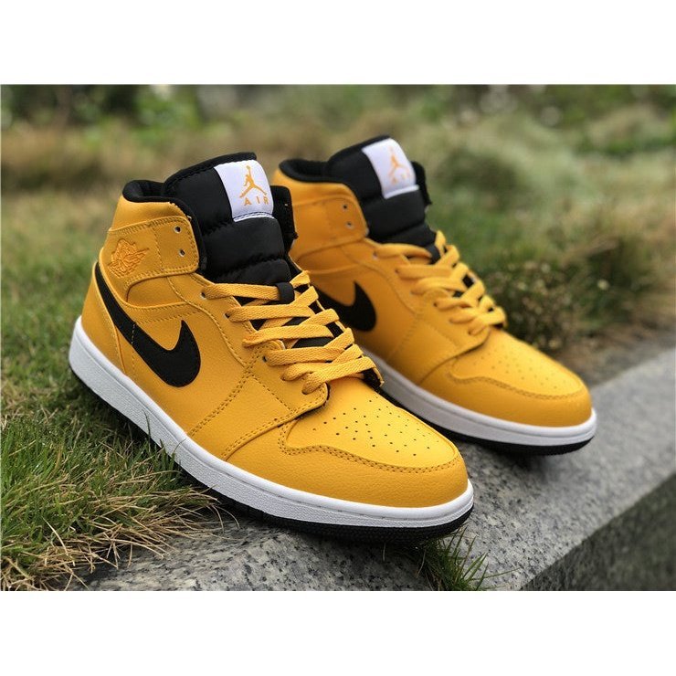 JORDAN 1 MID x UNIVERSITY GOLD BLACK - Phantom Kicks
