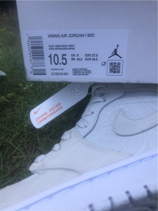 JORDAN 1 MID x VAST GREY GHOST GREEN - Phantom Kicks